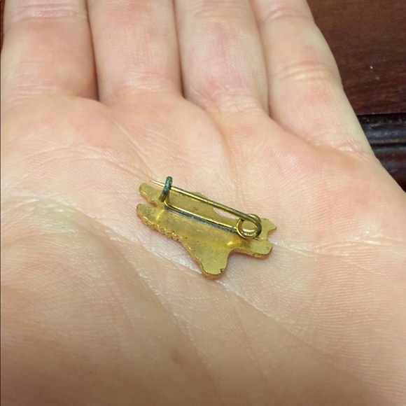 Vintage Goldtone Chicago Winged Pin - Picture 3 of 5